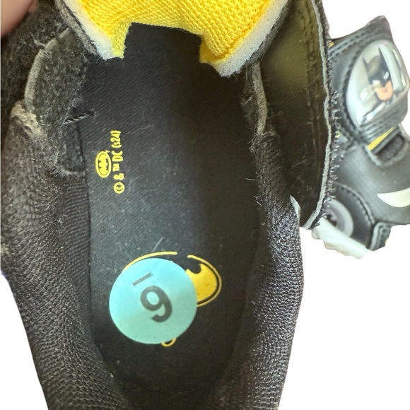 DC Comics Batman Light-Up Sneakers Toddler Size 6 Black Yellow Batmobile Shoes - Picture 9 of 10
